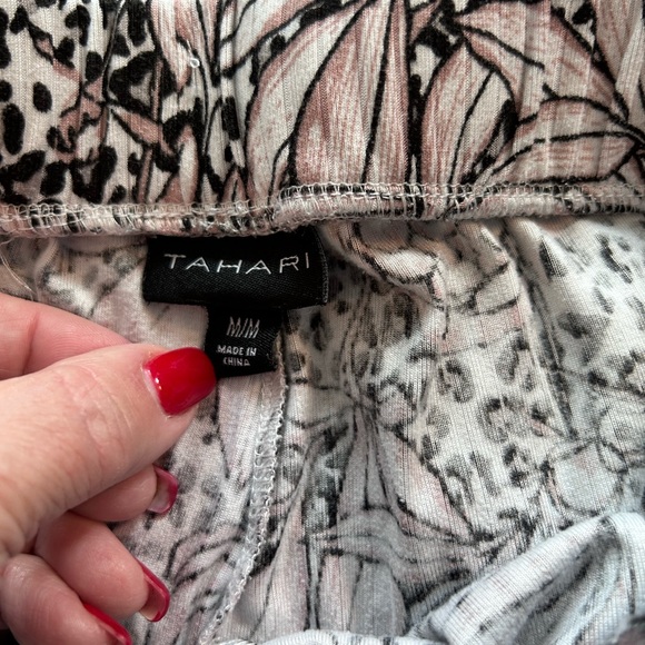 Tahari Floral Women’s Black & Pink PJ Bottoms
Size M - Picture 5 of 5
